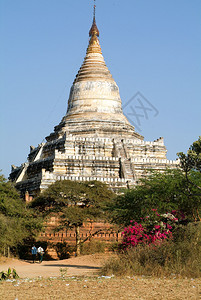 缅甸蒲甘考古遗址的瑞山道寺图片