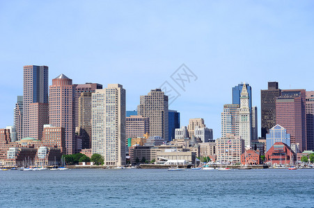 波士顿滨海风景与城市天线和现代图片