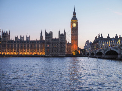 英国伦敦夜间的议会众议院akaWestmi图片