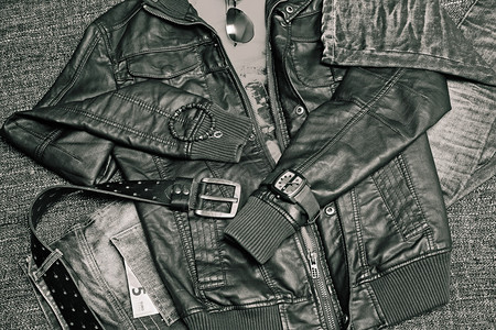 时尚理念皮夹克牛仔裤皮带和手表手镯太阳镜复古风图片