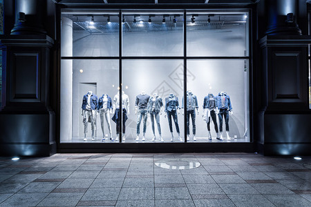 时装店展示橱窗和衣服背景图片