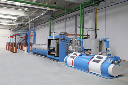 线材拉伸机械在工厂图片