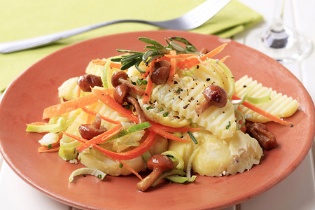 土豆蘑菇开胃菜或配菜图片