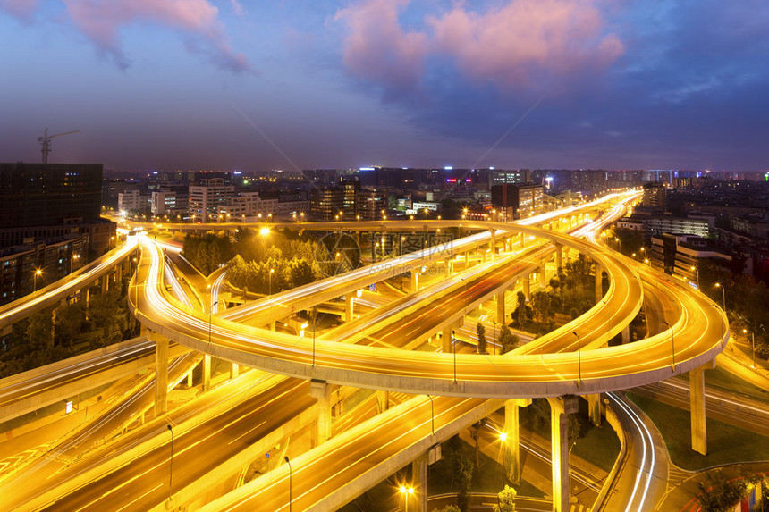 横交高速公路上的天图片