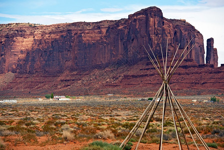 Navajo土著美洲部落使用的Wigwam图片