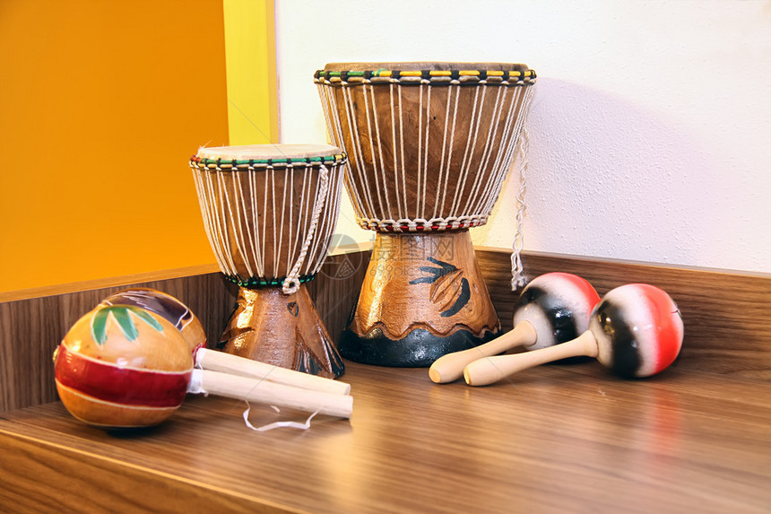 来自非洲和南美洲的传统乐器图片
