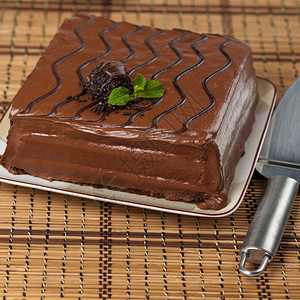 巧克力软糖层蛋糕图片