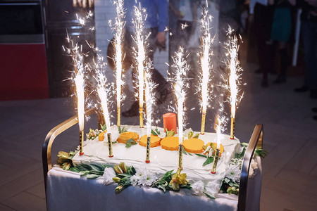 烟花庆祝蛋糕餐厅生日图片