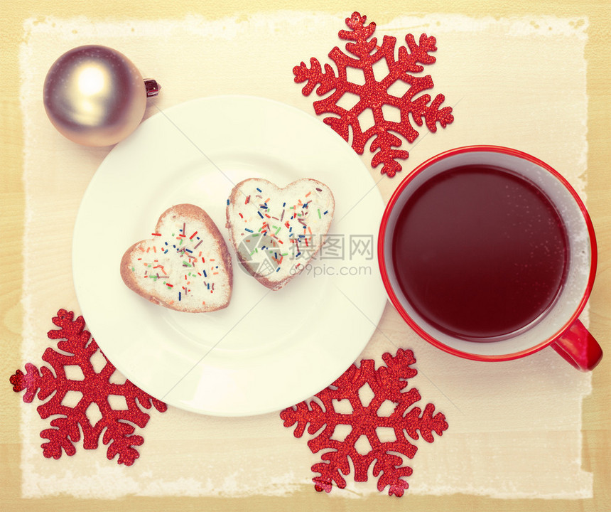 一杯咖啡和一连串松饼是完美的圣诞图片