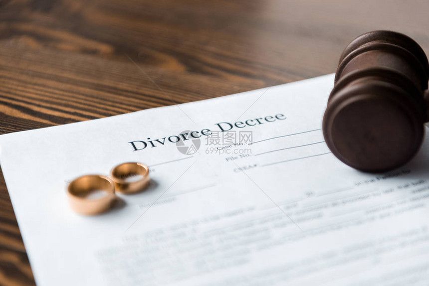 关于离婚判决结婚戒指和木图片