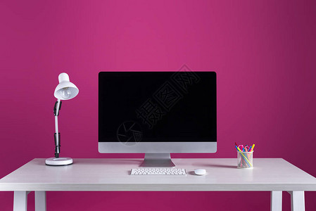 台式电脑桌上有空白屏幕计算机鼠图片