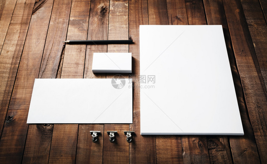 老式木桌背景上的空白品牌标识模板空白文具套装空白ID模板品图片