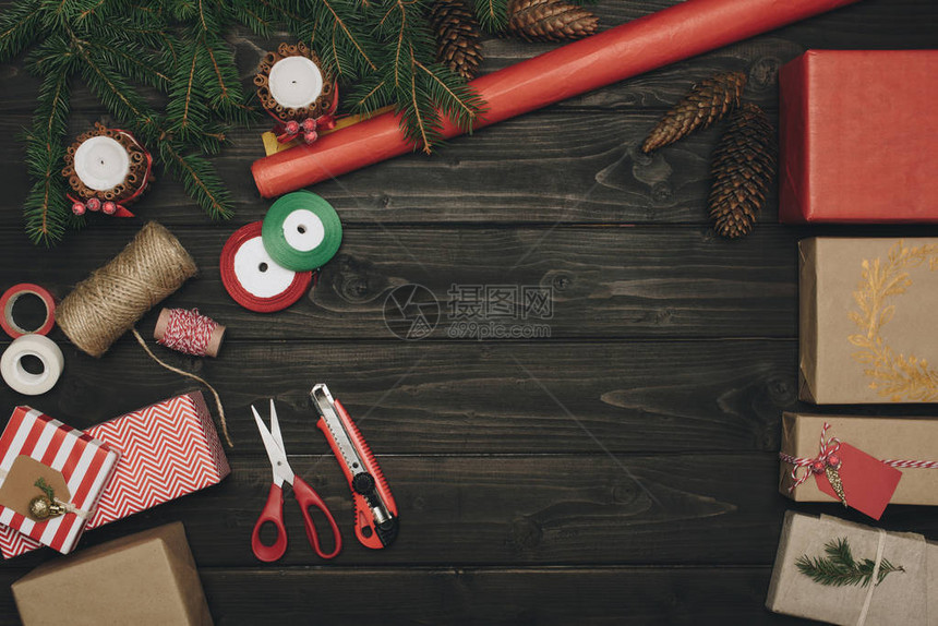 圣诞节礼品和装饰品的图片