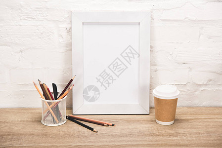 空照片框办公用品和咖啡图片