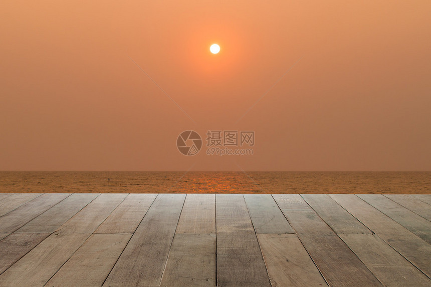 日落和木地板背景图片