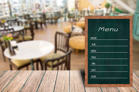 木桌上的框架餐厅留言板背景图片