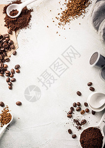 背景与各种咖啡咖啡豆地面和速溶垫和胶囊复古风格色调复制图片