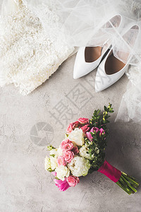 新娘花束婚纱高跟鞋图片