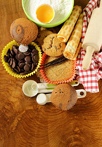 烘烤和甜点的成分饼干松饼木制图片