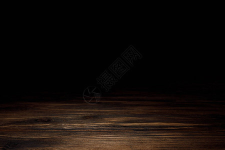 黑色的深棕色条纹木桌面图片
