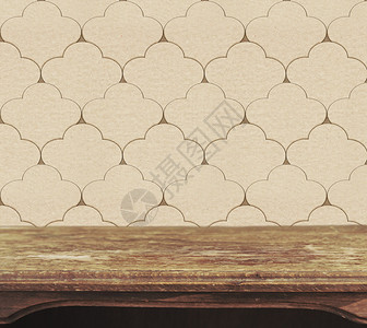 背景与老式墙纸上的木制甲板桌背景图片