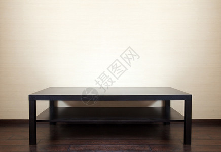 空荡的室内棕色桌子图片