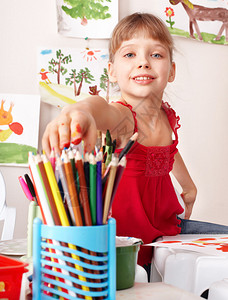 学龄前儿童画彩色铅笔育儿图片