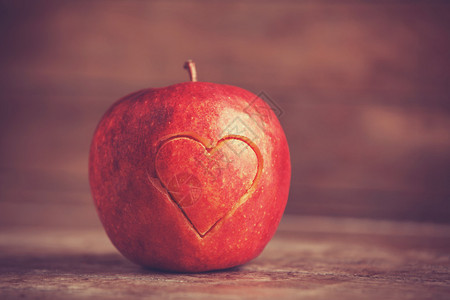 苹果有心脏切入用旧颜色图片