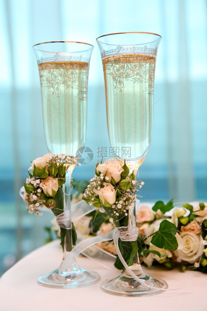 婚礼时桌上的香槟图片