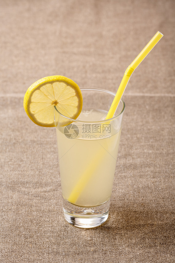 Shikanjvi用柠檬和姜汁自制柠檬汁图片