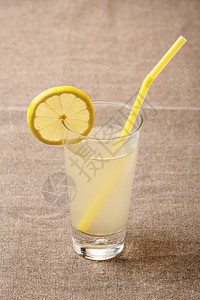 Shikanjvi用柠檬和姜汁自制柠檬汁高清图片