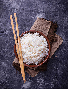 一碗米饭和筷子顶视图图片