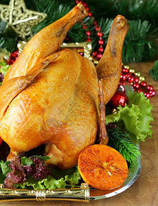 节日晚餐的烤鸡圣诞餐桌布置背景图片