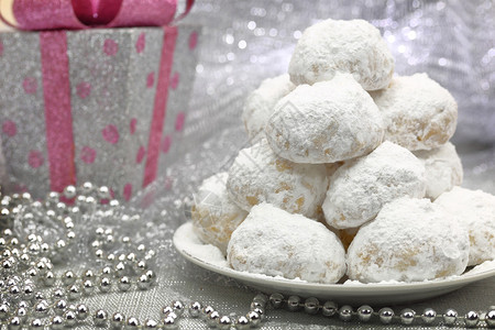 传统的圣诞饼干加糖粉图片