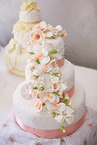 美丽的花朵结婚蛋糕图片