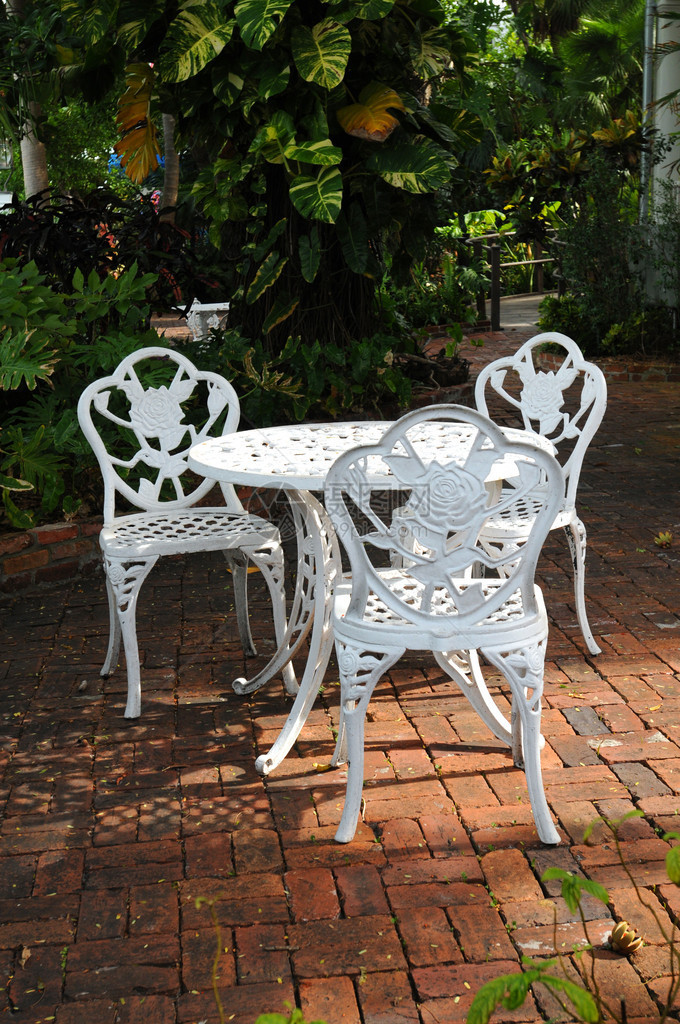 白色装饰花园椅子后院庭和园图片