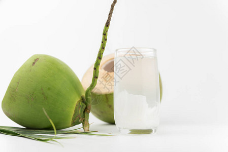 椰子汁喝椰子水图片