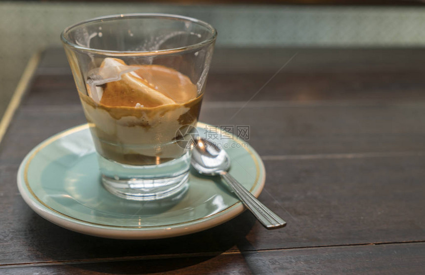 咖啡阿芙佳朵配香草冰淇淋和浓缩咖啡图片