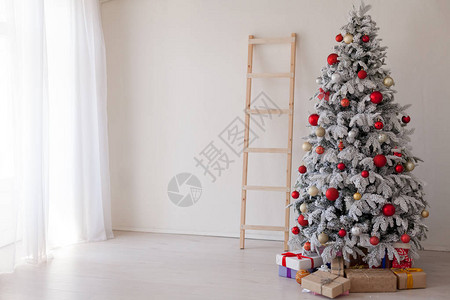 白圣诞树卧室内礼新年节假图片
