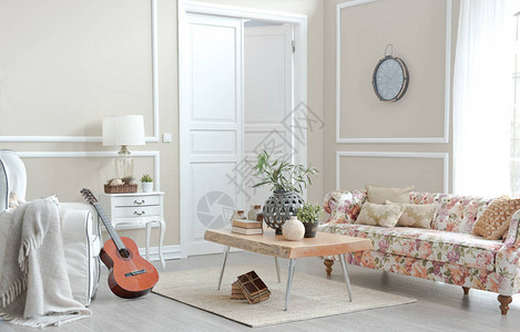客厅花卉图案沙发及装饰室内设计图片