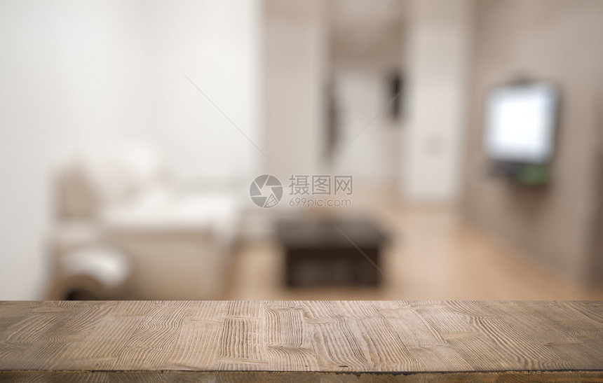 客厅里的老式木桌图片