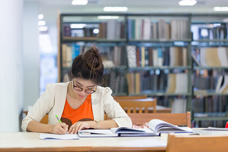 学习教育女图片