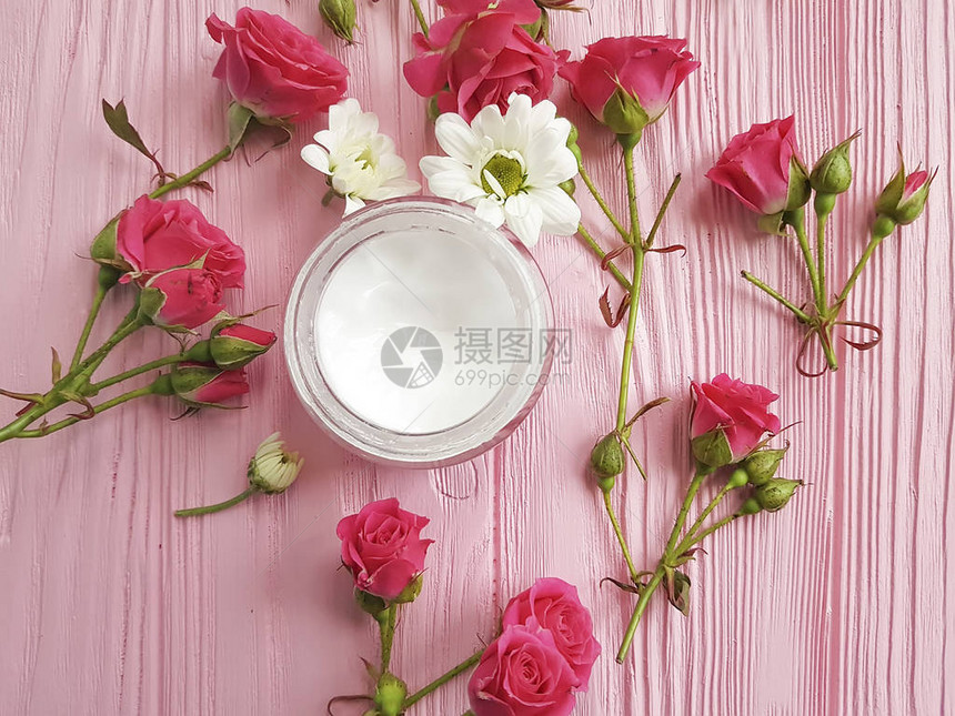 奶油化妆品粉红色木玫瑰图片