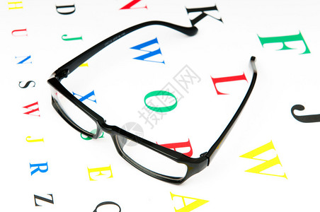 视力表上的光学阅读眼镜图片