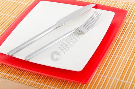餐桌用叉子和刀图片