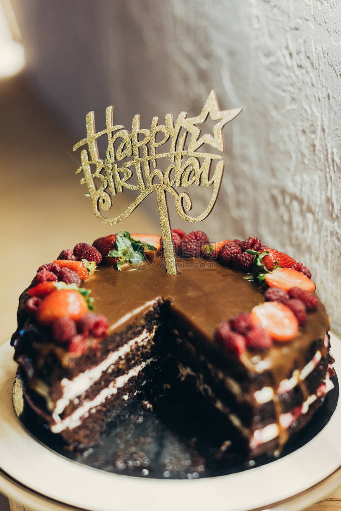 蛋糕摊的蛋糕和生日图片