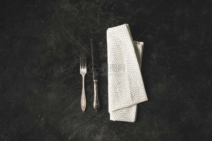 古董叉子勺子餐用刀和黑面图片