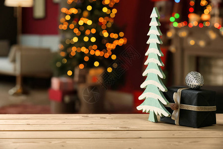 圣诞礼物木制桌图片