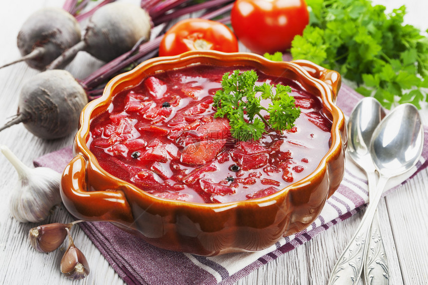 红甜菜汤俄罗斯传图片