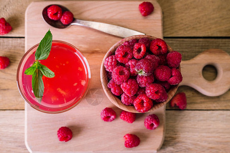 草莓俄罗斯传统饮料烹饪新鲜果子农村风图片